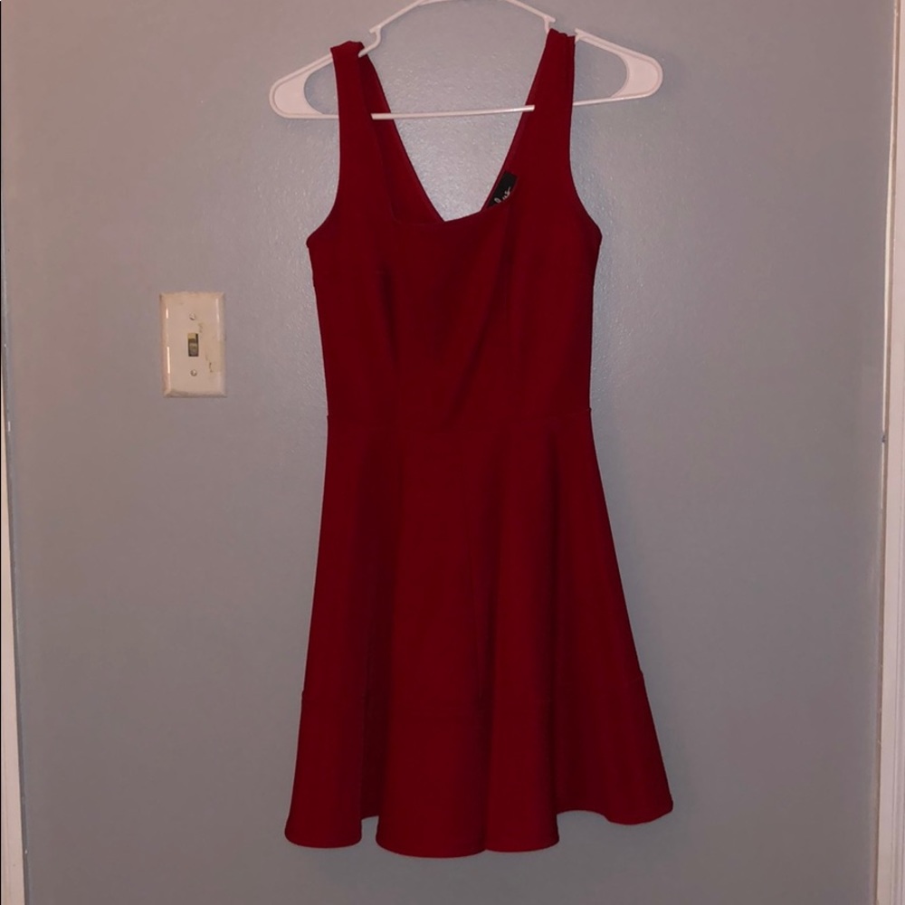 Size small red dress from lulus. Great quality.
